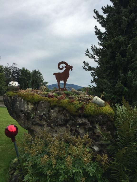 Hotel Landhaus Staufenblick Oberstaufen Bagian luar foto