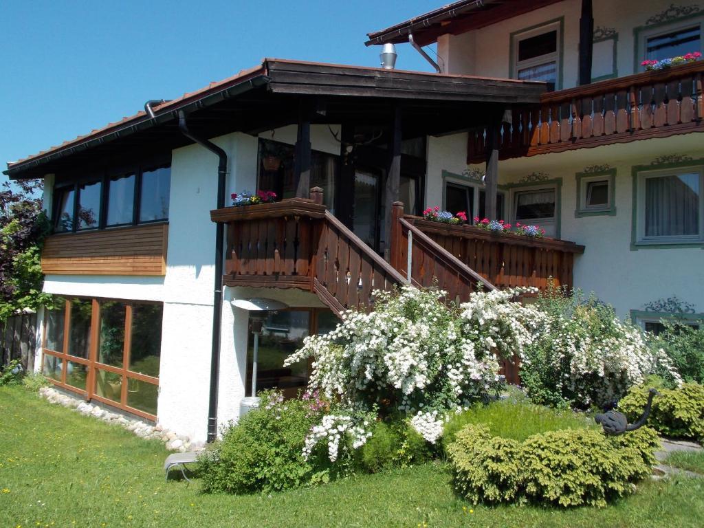 Hotel Landhaus Staufenblick Oberstaufen Bagian luar foto